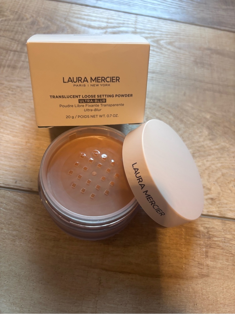laura mercier Translucent Loose Setting Powder -translucent medium deep